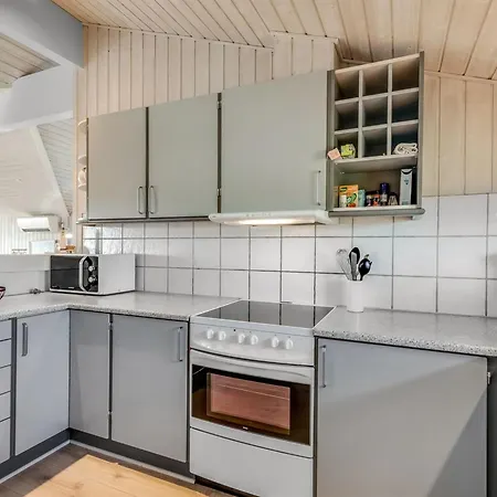 Jaana - 10m From The Sea By Interhome בית נופש